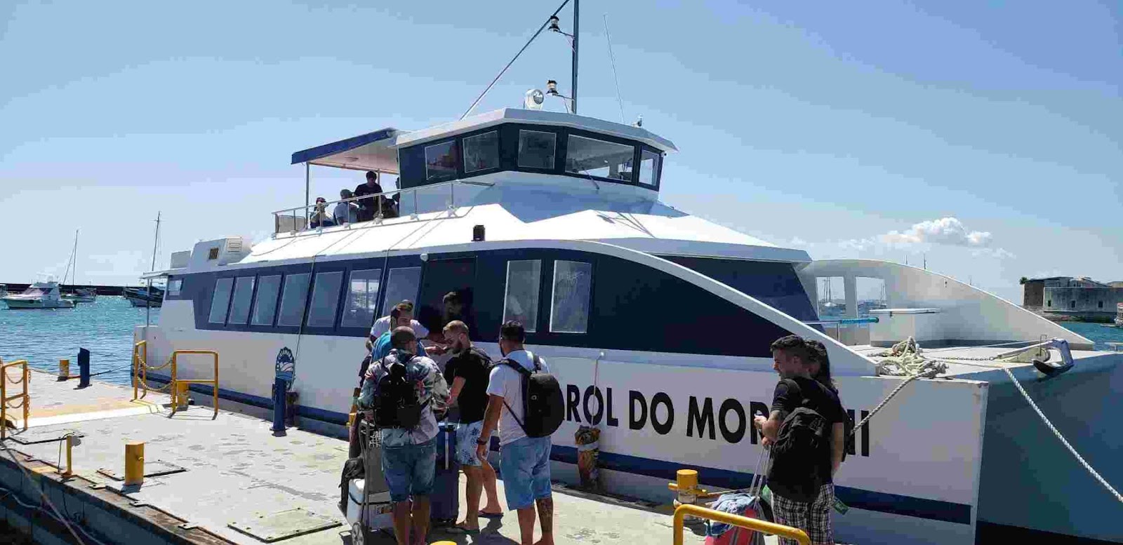 Embarcando e Desembarcando no Catamarã Morro de São Paulo